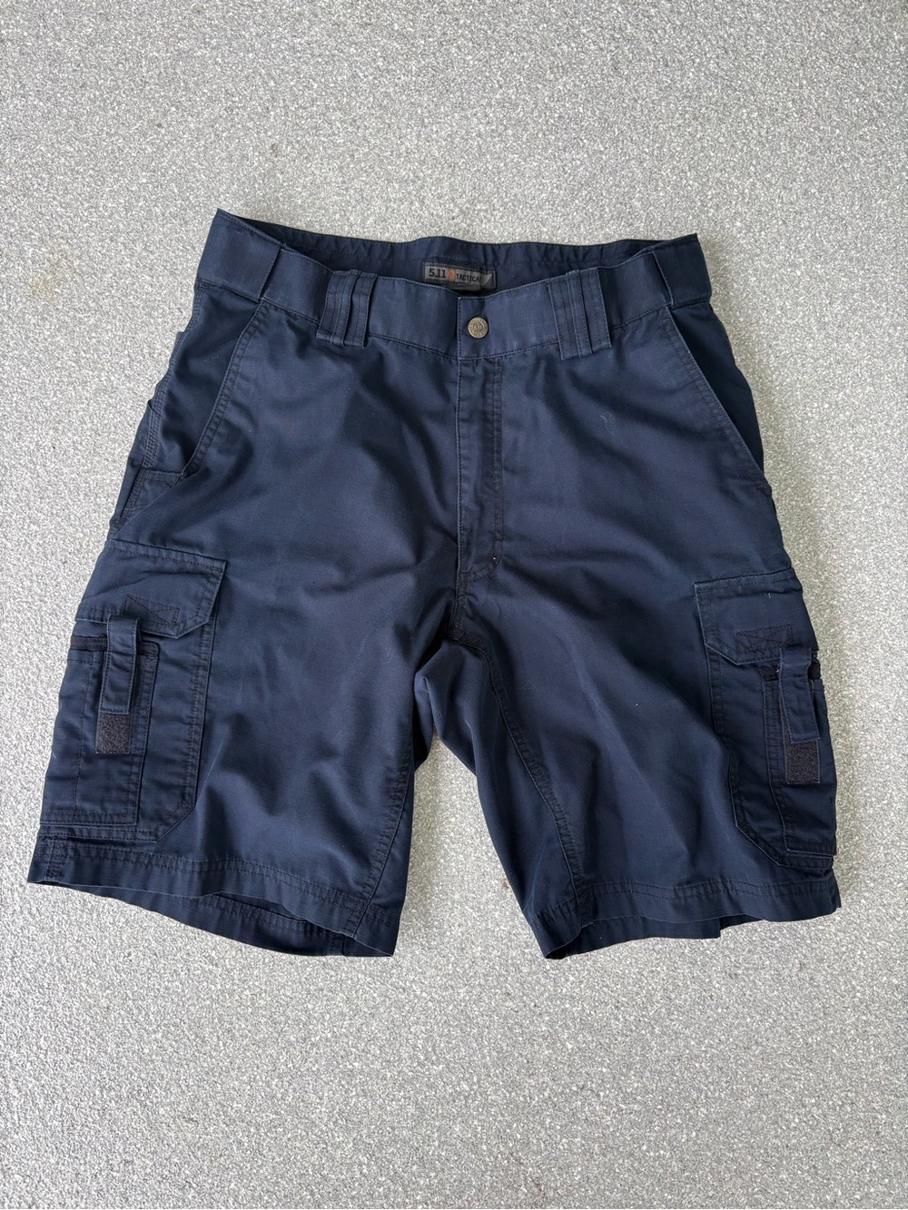 navy blue 5.11 Tactical cargo shorts men’s size 34